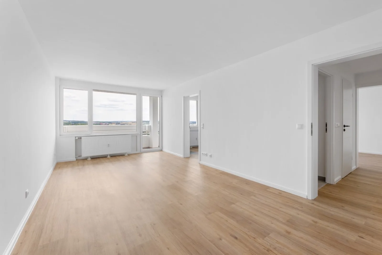 Topsanierte 2-Zimmer-Wohnung mit Loggia und Fahrstuhl